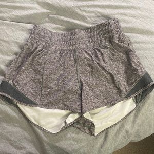 Lululemon high waisted hotty hot shorts sz 4
